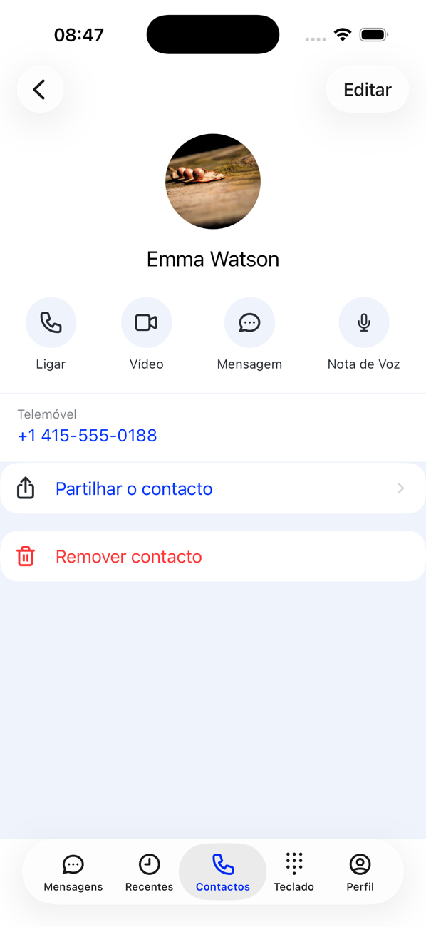Perfil de um contacto com os botões Chamada, Vídeo, Mensagem e Nota de voz, o número de telefone, Partilhar contacto e Remover contacto